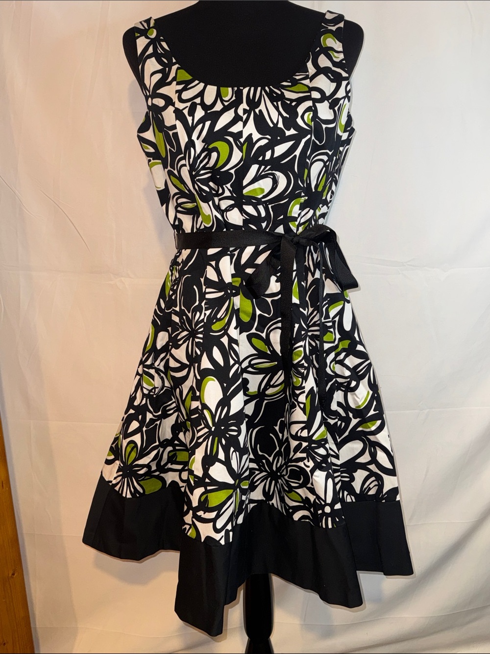 Jessica Howard Black White Floral Midi Dress with Green Accents